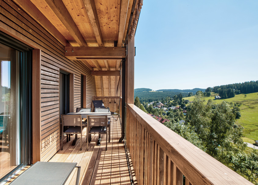 Terrasse mit Südlage und Blick in den Schwarzwald